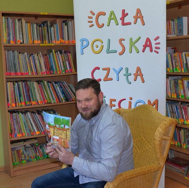 Strażak, lekarz i listonosz czytają